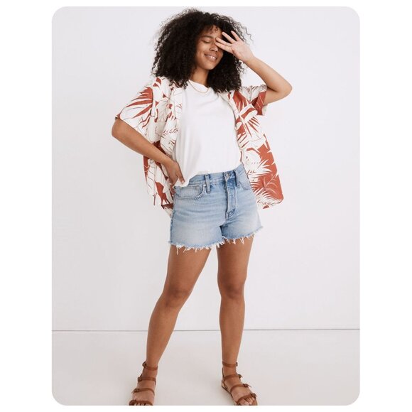 ! Madewell Relaxed Denim Shorts in Rosemont Wash Destroyed Hem Edition - Picture 2 of 7
